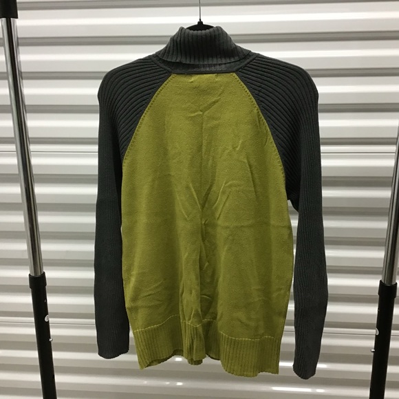Nomadic Traders Turtleneck Two-Toned Sweater - Picture 2 of 3